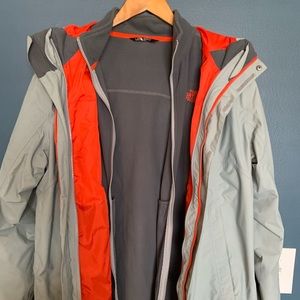 Men’s North Face size medium winter jacket.